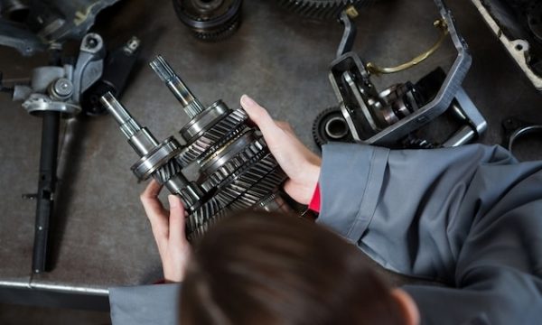 Запчасти для специализированных автомобилей: как выбрать надежные компоненты для вашего транспорта?