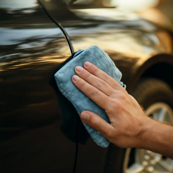 Еженедельный уход за кузовом автомобиля после полировки